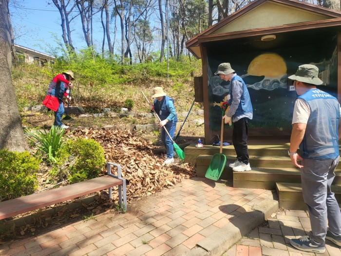 81f7ecb2fbaea77e50b345956e33f4b4_1713855